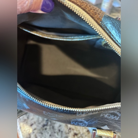 🔥 MCM 🔥Visetos Lion Princess Boston Black and Gold Lion Print Bag - Picture 9 of 13